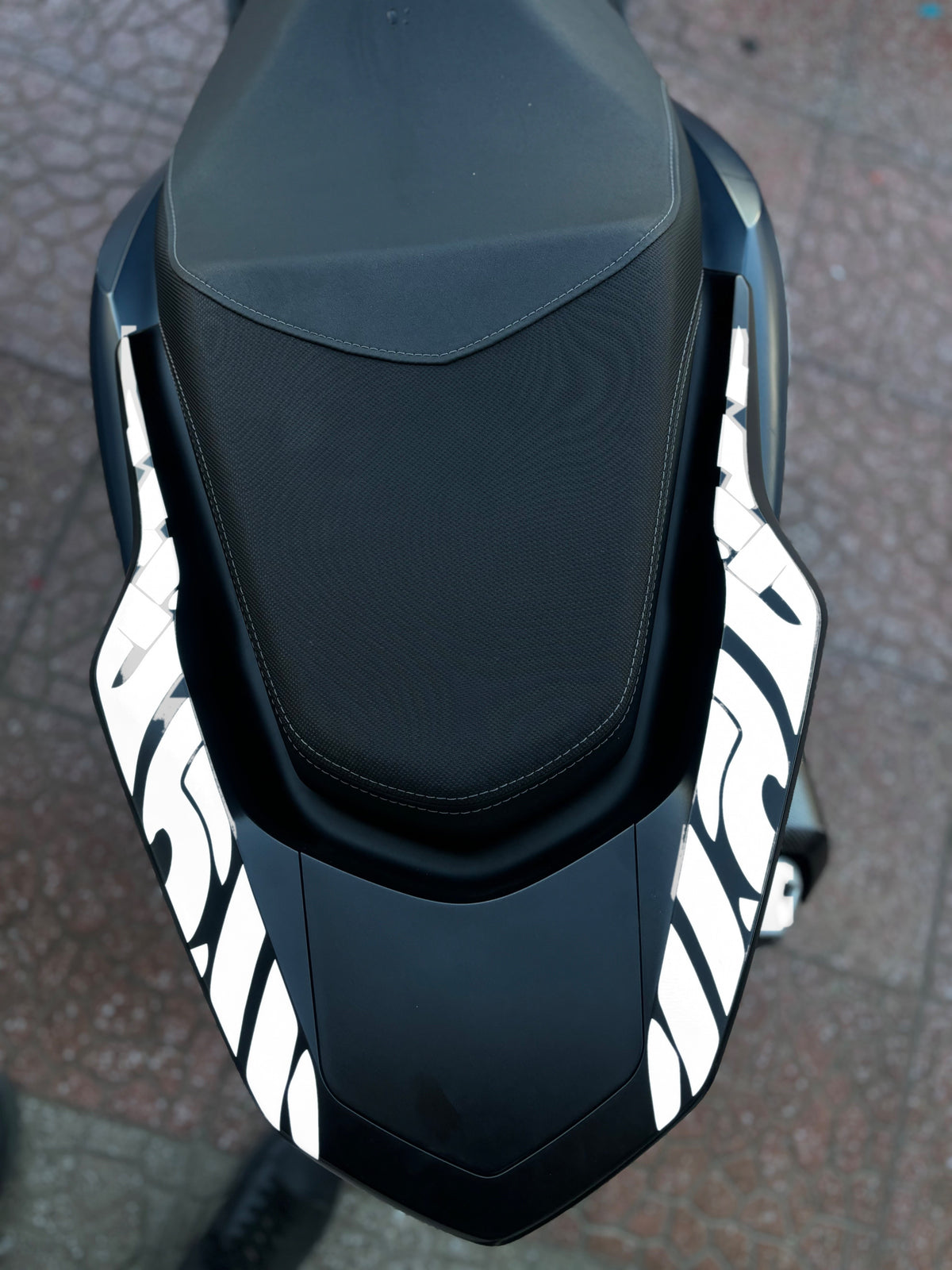 Honda PCX Arka Kuyruk için Tribal Desen Sticker Seti (Sağ ve Sol) (2021-2022-2023-2024 Uyumlu)