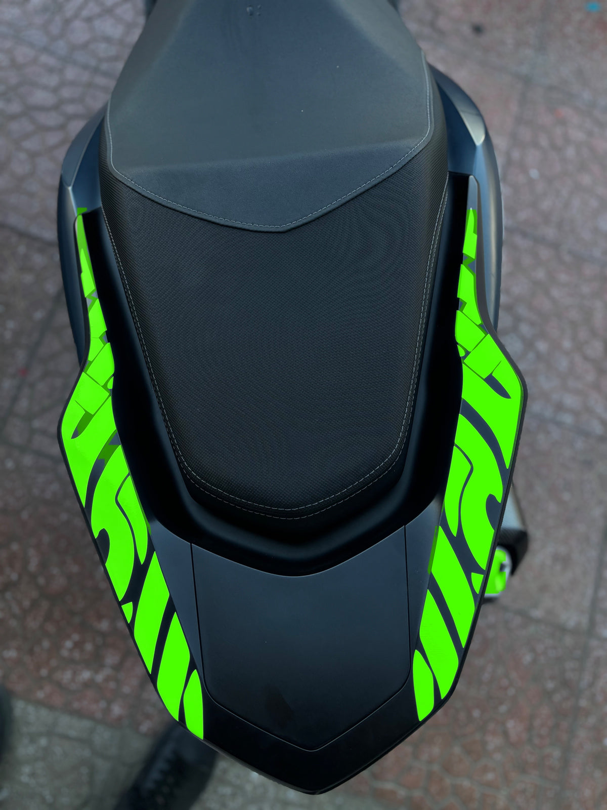 Honda PCX Arka Kuyruk için Tribal Desen Sticker Seti (Sağ ve Sol) (2021-2022-2023-2024 Uyumlu)