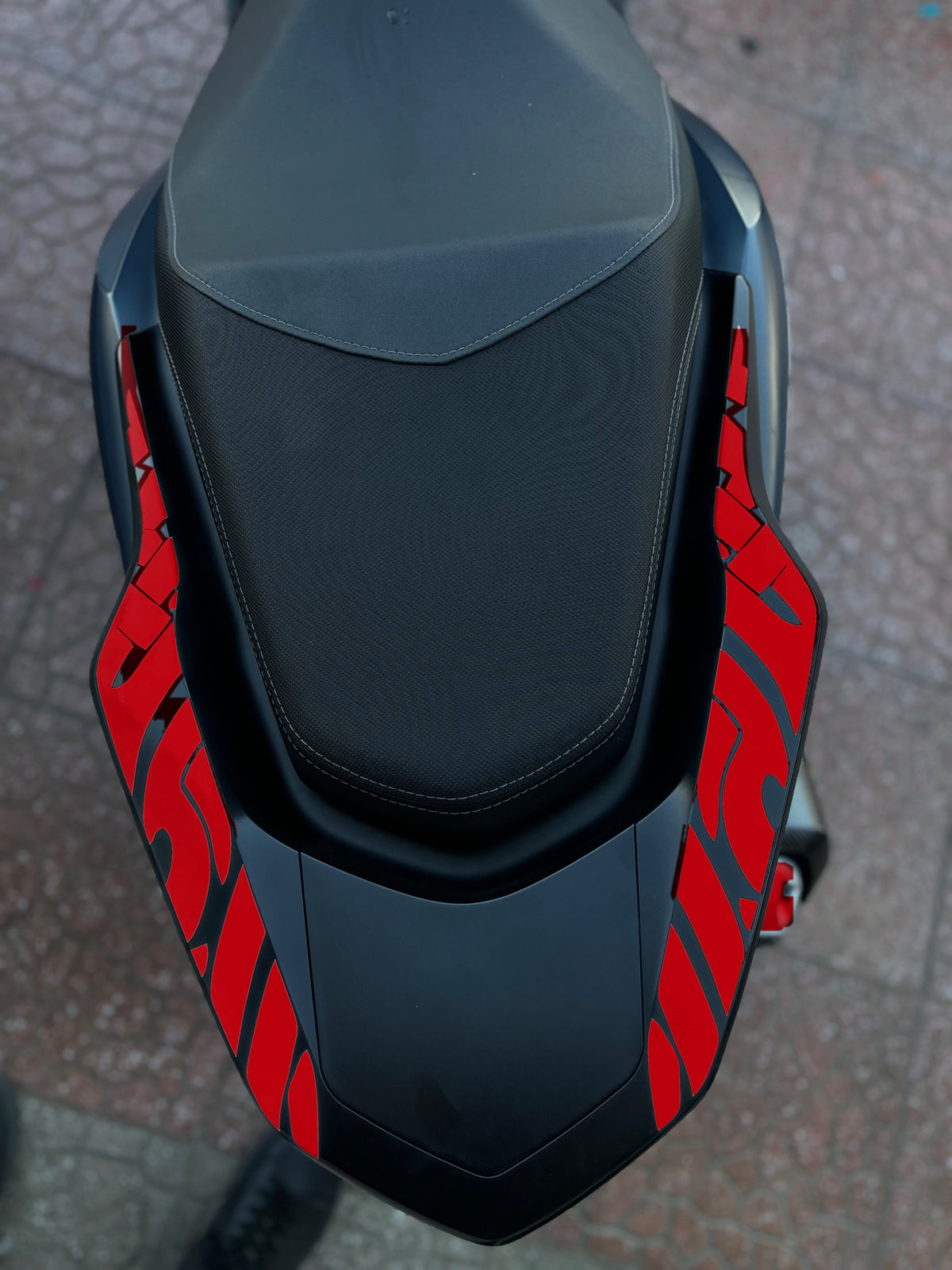 Honda PCX Arka Kuyruk için Tribal Desen Sticker Seti (Sağ ve Sol) (2021-2022-2023-2024 Uyumlu)